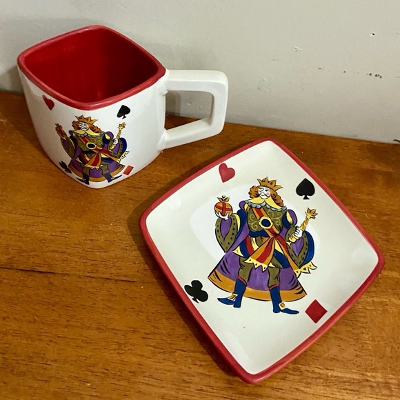 Beautiful, Rare, Large 8-pc  King of Hearts Cups and Saucers - Picture 3 of 15